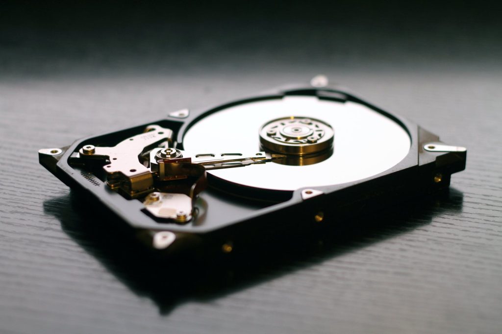 What is the difference between a Hard drive and an SSD? 