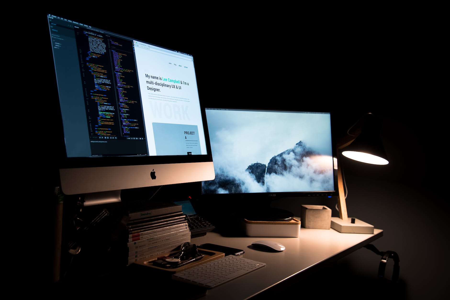 imac aluminum on table upgrade to macOS Monterey