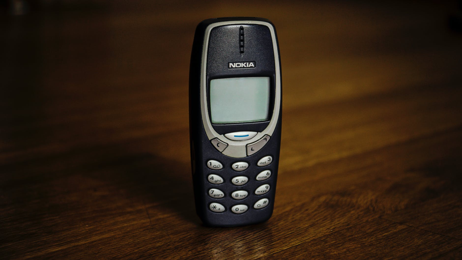 retro cellphone with buttons placed on table Push-button phones: How Seniors Torture themselves